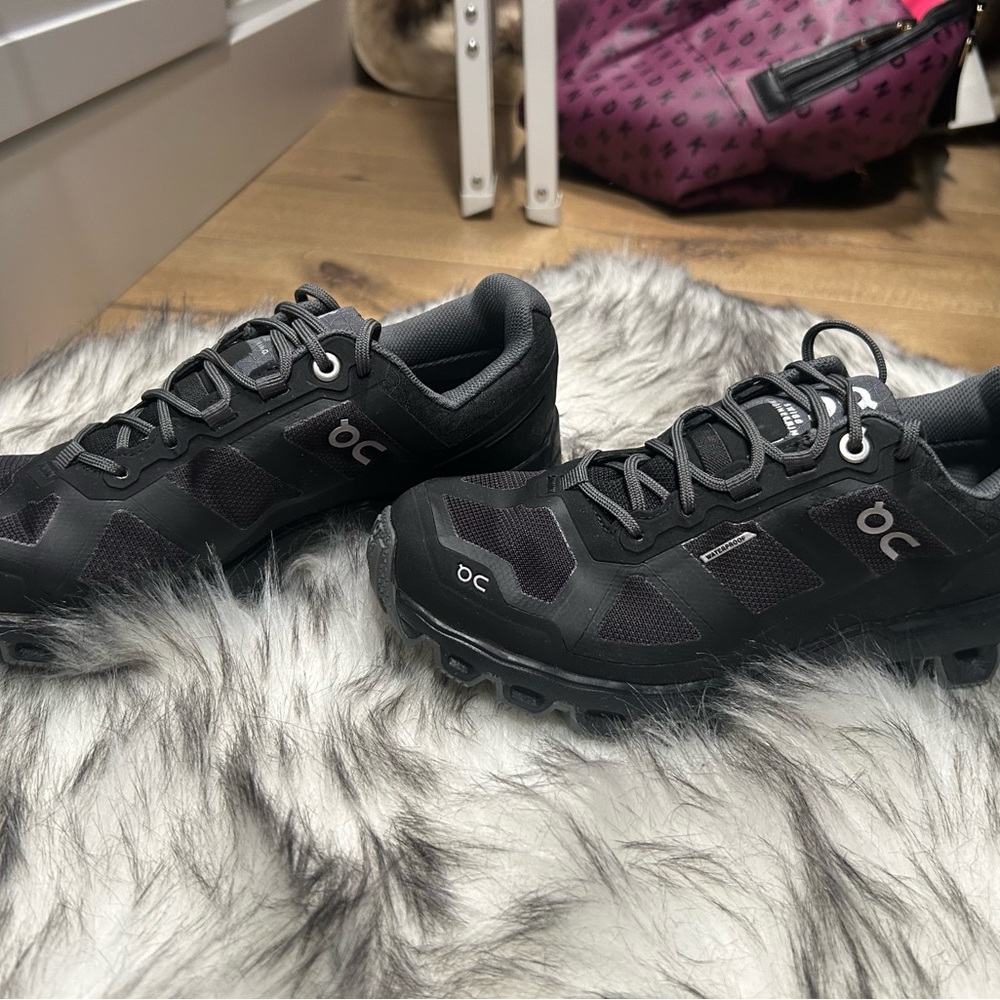 On Running Women’s Cloudventure waterproof Sneakers